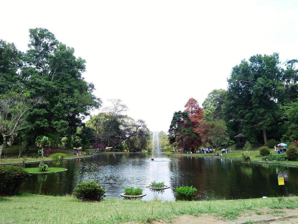 Hotel Taman Piknik Puncak Zewnętrze zdjęcie